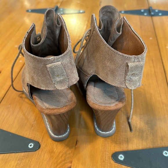 Bear paw shade toeless wedges - Picture 3 of 5